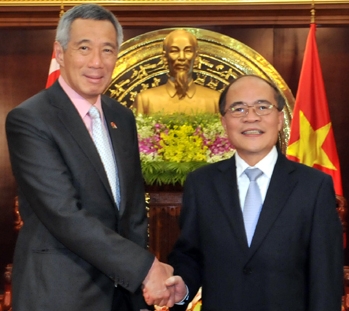 Председатель НC СРВ Нгуен Шинь Хунг встретился с премьер-министром Сингапура